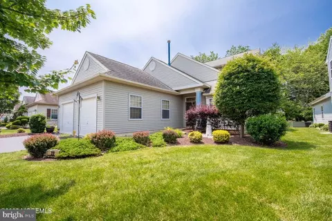 221 Valencia Dr, Monroe Township, NJ 08831