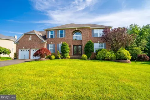 14 Stanley Dr, Monroe Township, NJ 08831
