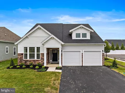 15 Galerie Ct, Monroe Township, NJ 08831