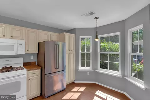 1111 Hickory Ct, Monmouth Junction, NJ 08852