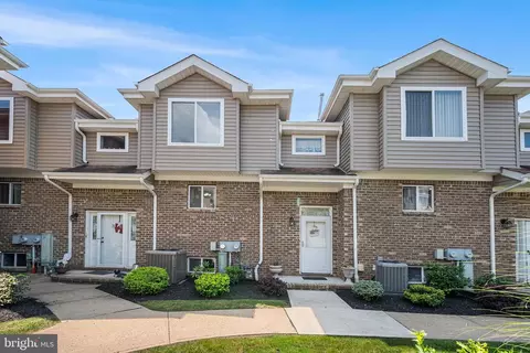 38 Marina View Dr, Sewaren, NJ 07077