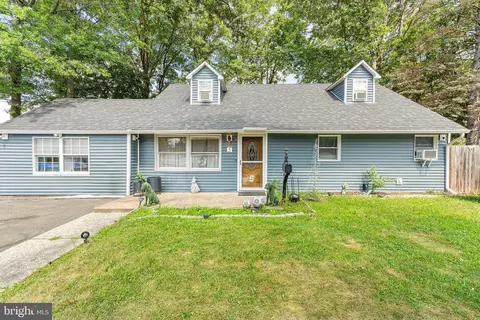 5 Richmond Rd, Edison, NJ 08817