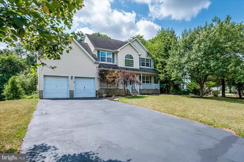 19 Christinalynn Dr, Monroe Township, NJ 08831