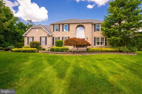 10 Mimi Dr, Monroe Township, NJ 08831