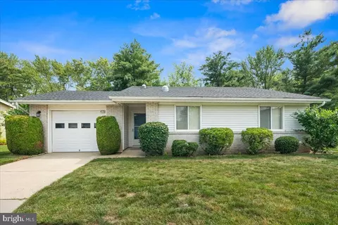 478 Fairton Dr, Monroe Township, NJ 08831