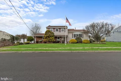 48 Creighton Cir, Old Bridge, NJ 08857