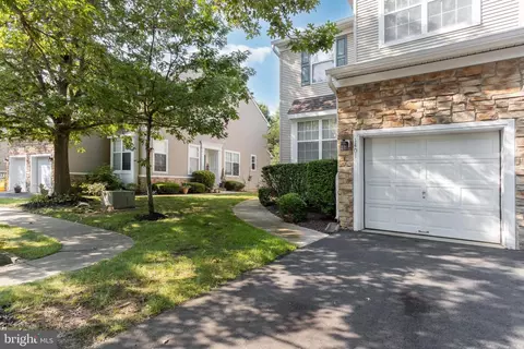 1401 Yarrow Cir, Dayton, NJ 08810