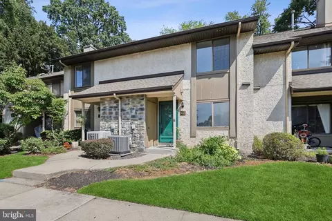 182 Hampshire Dr, Plainsboro, NJ 08536