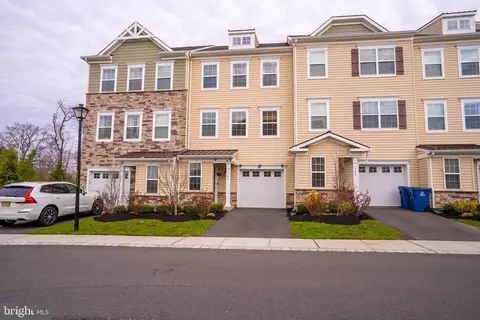102 Matutina Rd, Monroe Township, NJ 08831
