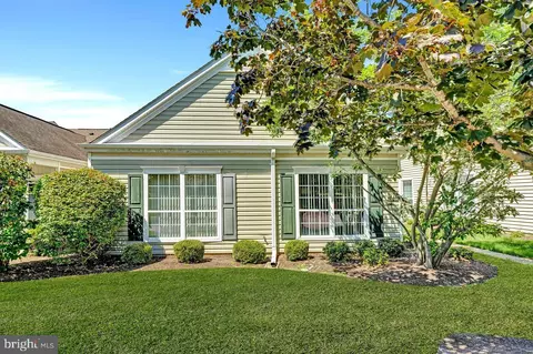 416 Bluebird Dr, Monroe Township, NJ 08831