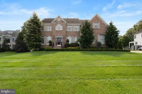 46 Springwood Dr, Monroe Township, NJ 08831