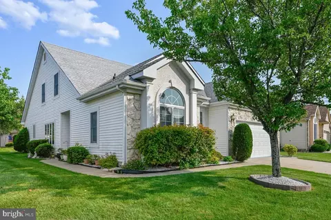 1 Phillip Ct, Monroe Township, NJ 08831