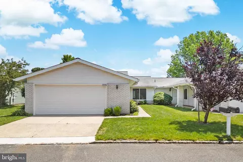442 A Dahlia Plz, Monroe Township, NJ 08831