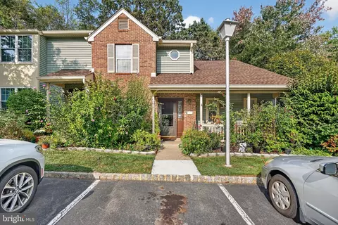 1106 Hickory Ct, Monmouth Junction, NJ 08852