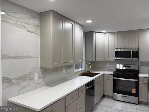 43 Linden Ln, Plainsboro, NJ 08536