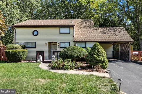 12 Grove Ln, Old Bridge, NJ 08857