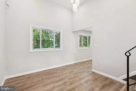 Entry Way - 5 Waverly Dr E, Edison, NJ 08817 photo 3 of 8
