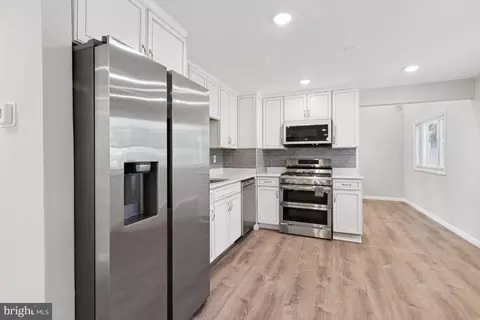 Entry Way - 5 Waverly Dr E, Edison, NJ 08817 photo 5 of 8