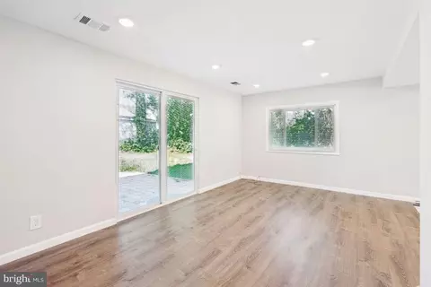 Living - 5 Waverly Dr E, Edison, NJ 08817 photo 2 of 2