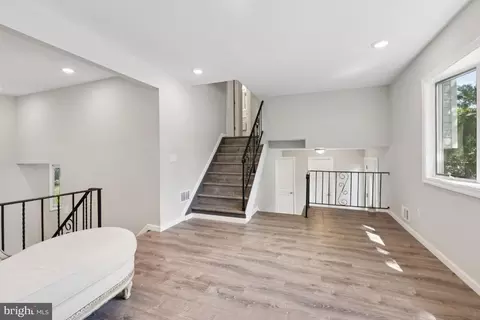 Entry Way - 5 Waverly Dr E, Edison, NJ 08817 photo 2 of 8
