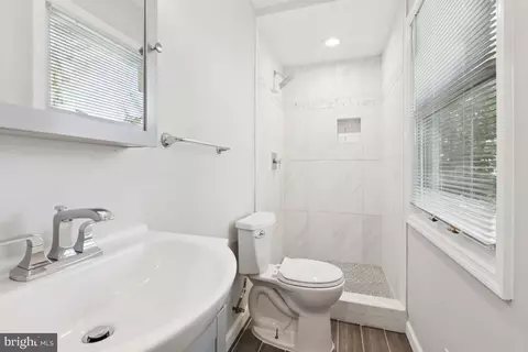 Bath - 5 Waverly Dr E, Edison, NJ 08817 photo 1 of 2