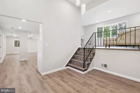 Entry Way - 5 Waverly Dr E, Edison, NJ 08817 photo 4 of 8