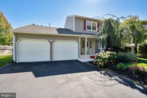 9 Haypress Rd, Dayton, NJ 08810