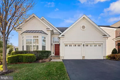 9 Bellingham Dr, Kendall Park, NJ 08824