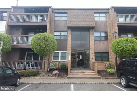 615 Sharon Garden Ct, Woodbridge, NJ 07095