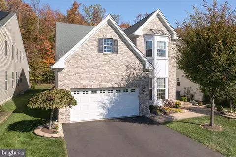 20 Bellingham Dr, Kendall Park, NJ 08824