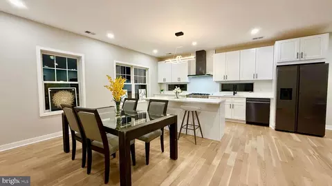 225 Penn Ave, Edison, NJ 08817