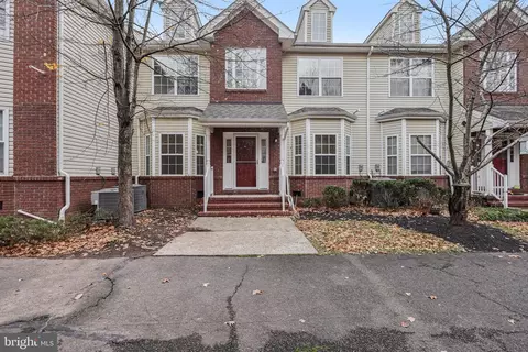 129 Forest Dr, Piscataway, NJ 08854