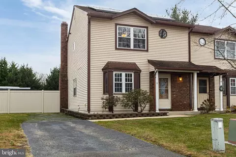 8 Marc Dr, Dayton, NJ 08810