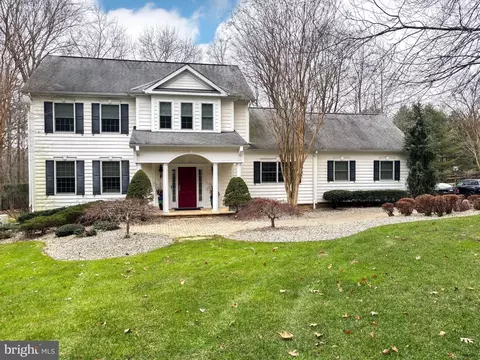 1 Majestic Woods Dr, Monroe Township, NJ 08831
