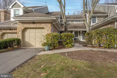 32 Springwood Ct, Princeton, NJ 08540