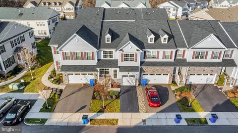 23 Larkspur Ln, Monroe Township, NJ 08831