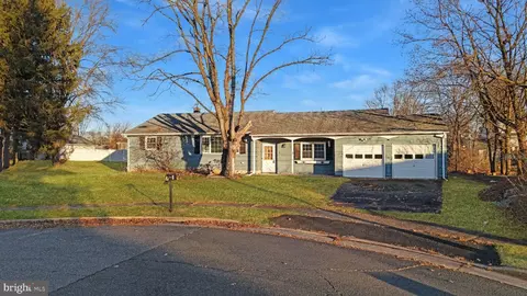 3 Susan Ct, Piscataway, NJ 08854