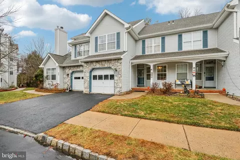 44 Heather Ct, Monmouth Junction, NJ 08852