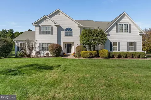 8 Duchess Dr, Monroe Township, NJ 08831