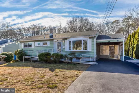 18 Andover Rd, Old Bridge, NJ 08857