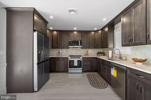 398 C Fuchsia Plz, Monroe Township, NJ 08831