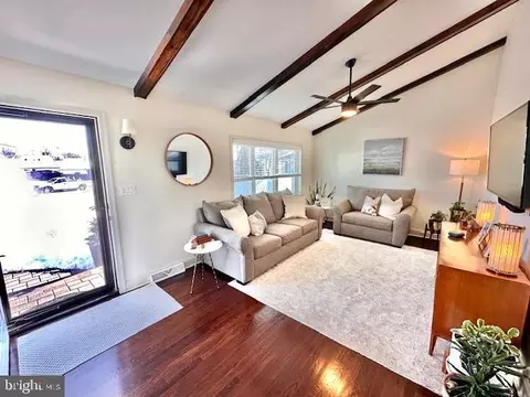 8 Willow Ct, Parlin, NJ 08859 photo 4