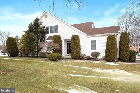 1 Dawson Ln, Monroe Township, NJ 08831