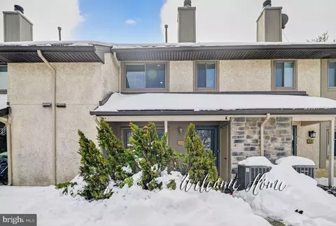136 Hampshire Dr, Plainsboro, NJ 08536