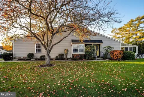 3 A Surrey Ct, Monroe Township, NJ 08831