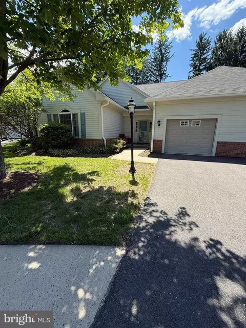 4 Empress Ct, Princeton, NJ 08540