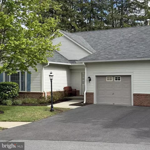 4 Empress Ct, Princeton, NJ 08540