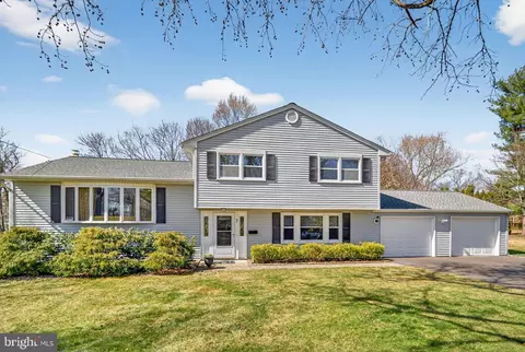7 Griggs Rd, Cranbury, NJ 08512