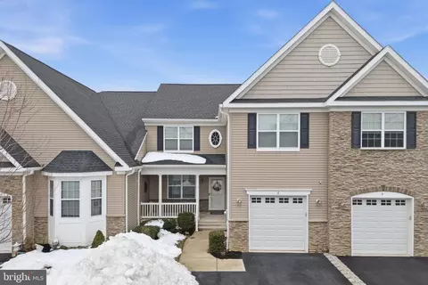6 Traditions Pl, Monroe Township, NJ 08831
