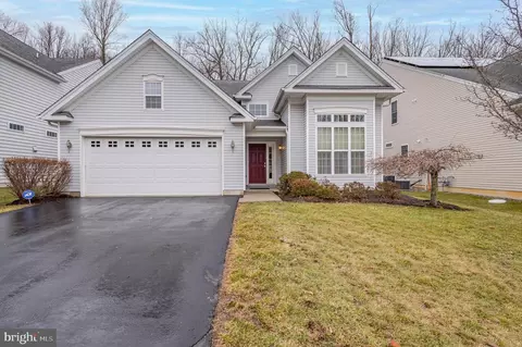 37 Andover Dr, Kendall Park, NJ 08824